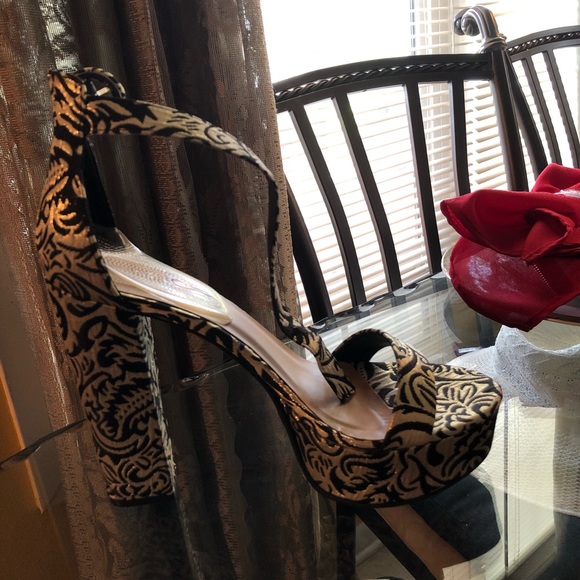 Shoes - Picture 7 of 7